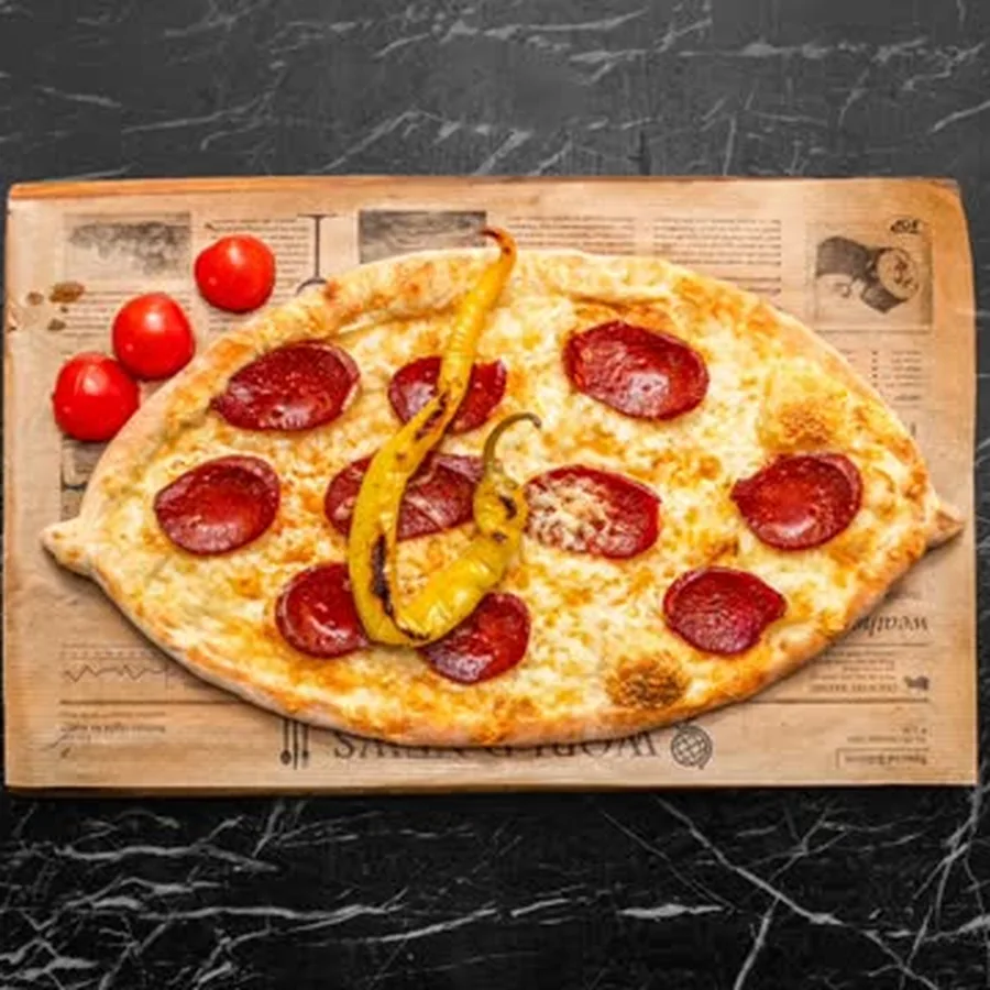 Sucuk & Käse Pide