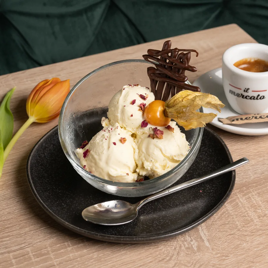 Gelato, fiocchi di sale e extra virgin oliven oil