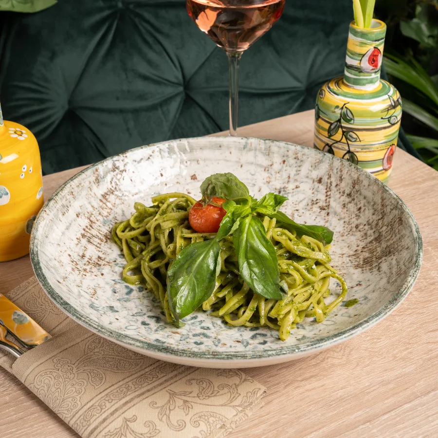 Pasta con pesto di basilico